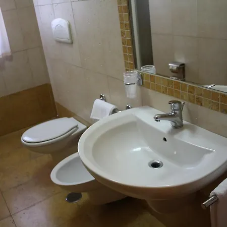Clio Hotel 3*